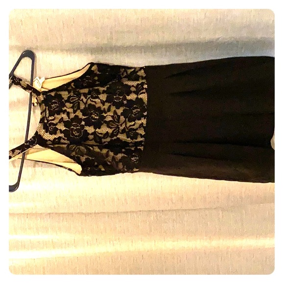 Black lace romper ! - Picture 2 of 2